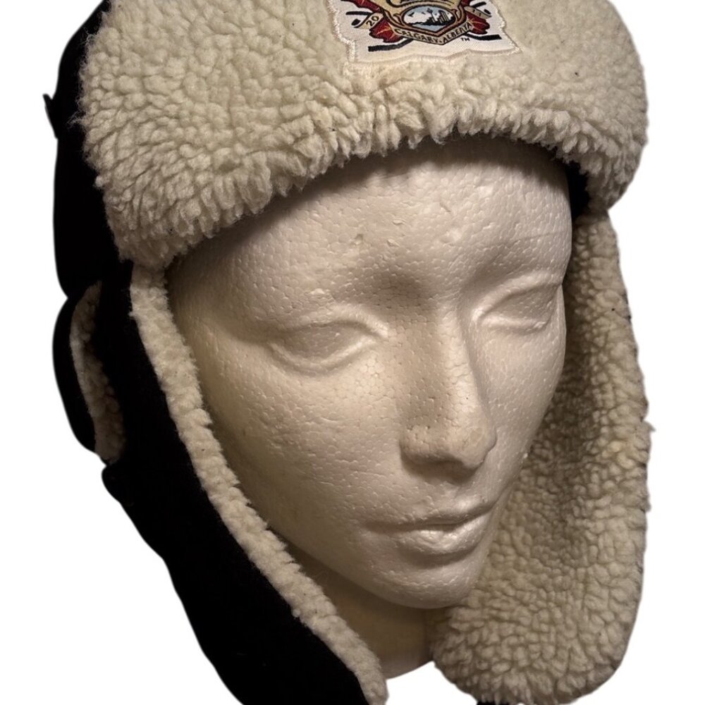 Heritage Classic 2011 Trapper Hat Calgary Alberta Black Winter Reebok NHL Hocke